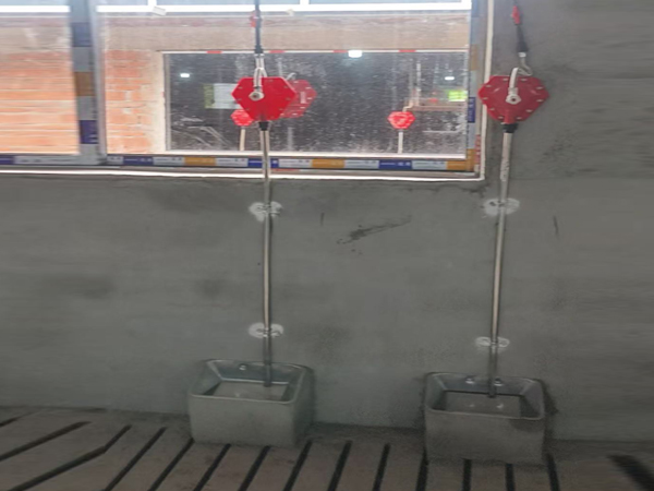 防粪饮水盆
